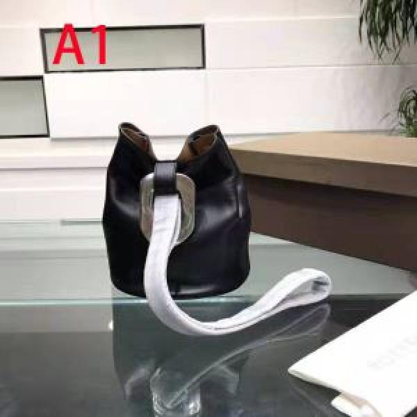 多色選択可 特に夏は人気アイテム ボッテガ ヴェネタ BOTTEGA VENETA 暑い今こそ活躍させたい！ レディースバッグ 今年流大人っぽさ