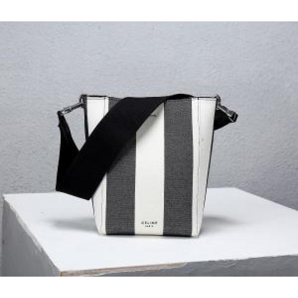 セリーヌ CELINE グッと大人っぽい印象に  レディースバッグ 2026年の夏のマスト 夏らしい抜け感を演出しこの夏は注目新作