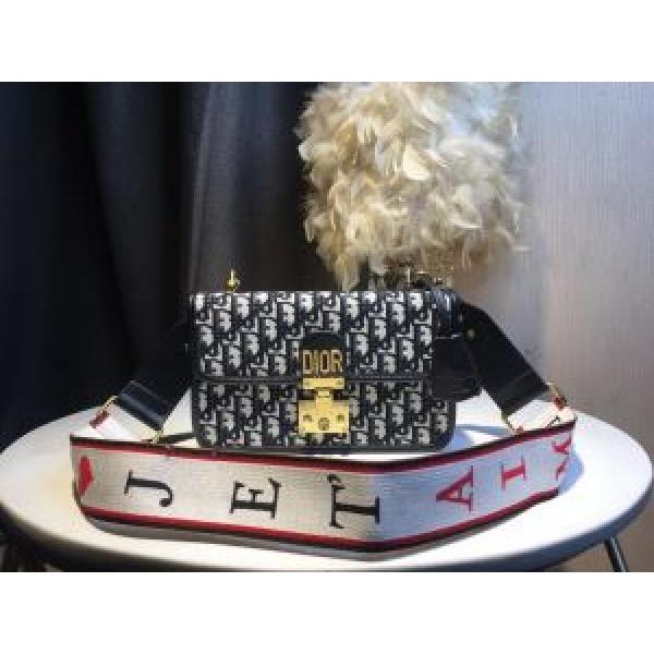 ぜひ今年のトレンドをチェック ディオール DIOR ちょっと大人の印象 レディースバッグ 2026年春夏流行ファッション