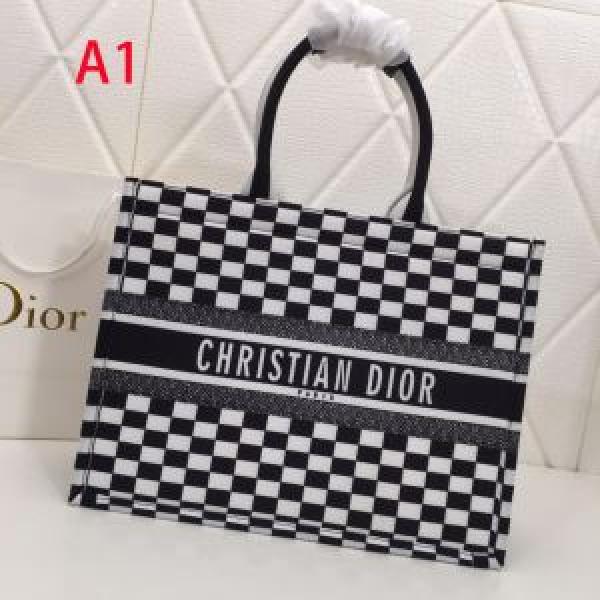多色選択可 夏らしい品格が漂う ディオール 大人っぽいファション感 DIOR  レディースバッグ 2026春夏の大注目トレンド