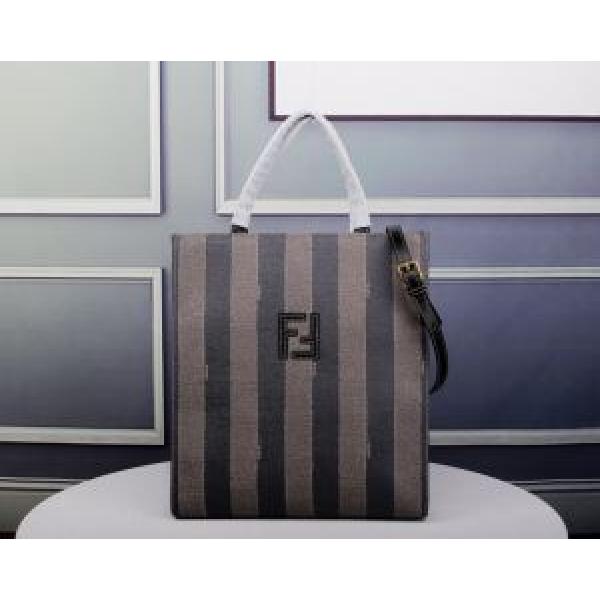 レディースバッグ  元気な印象のコーデ フェンディ2026春夏トレンドアイテム  FENDI  着るだけで上品なスタイル
