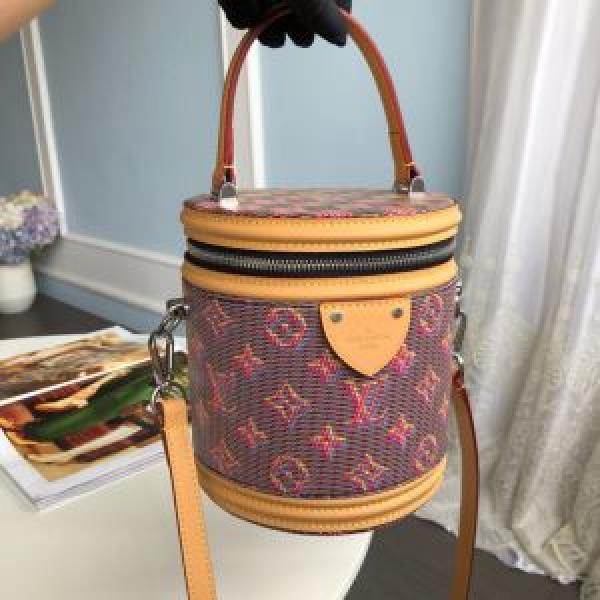 季節をまたい新作アイテム ルイ ヴィトンカジュアルさ  LOUIS VUITTON  レディースバッグ 2色選択可 2026即旬な装いに
