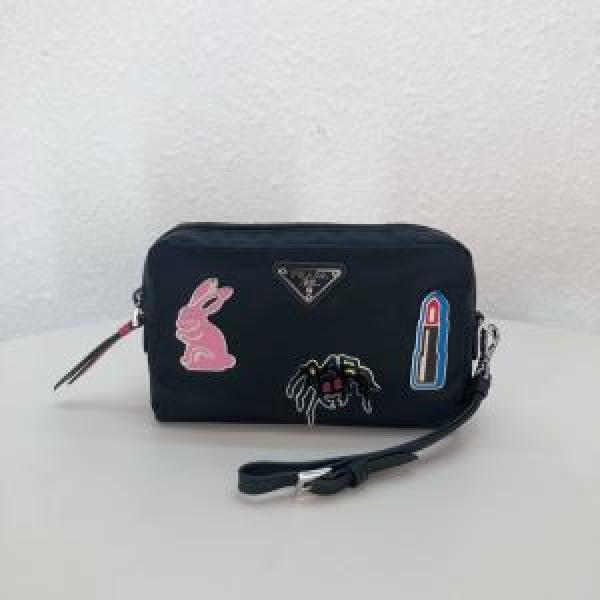 季節をまたい新作アイテム ハンドバッグ  レディースバッグ プラダ PRADA 2026即旬な装いに きちんと感が抜群