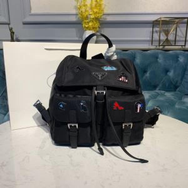 レディースバッグ 2026年春夏流行ファッション プラダ PRADA リュック ちょっと大人の印象 ファッションにトレンド