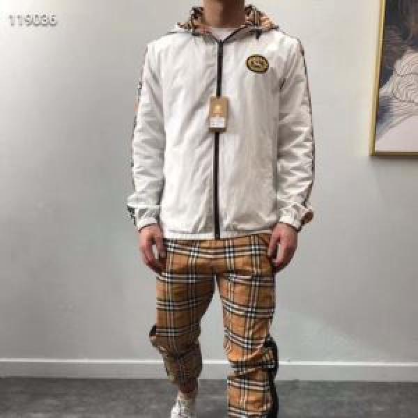 2026-20秋冬トレンドファッション ハーフコート バーバリー秋冬流行りファション BURBERRY 最新秋冬トレンドをチェック