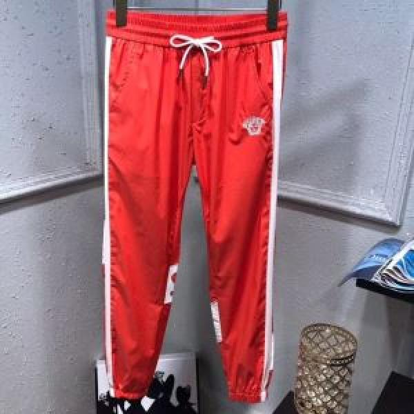 ヴェルサーチさわやか夏スタイル新品 VERSACE スエットパンツ 2026年春夏シーズンの人気