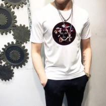 クールな印象を引き立てヴェルサーチ VERSACE  2色可選  Tシャツ/半袖...