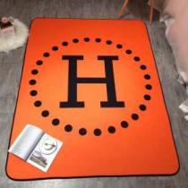 クールな印象を引き立て  エルメス HERMES 2026年の夏のマスト カーペ...