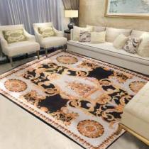 お部屋に合わせやすいスタイリッシュな魅力 ヴェルサーチVERSACE 毛が出にく...