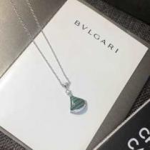 ブルガリ BVLGARI ネックレス 魅力的なカラー使い 《2026年》今、注目のストリート