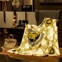 素敵なスタイルで夏の定番 ヴェルサーチ 寒いオフィスにおすすめ VERSACE ...