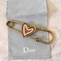 先取り！2026年春夏トレンド ディオール DIOR ブローチ 今やセレブ御用達で大人気の