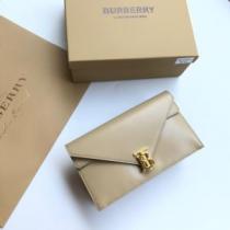 素敵カジュアルの春夏コレクション レディースバッグ  新作コレクションを見る バーバリー BURBERRY 2026年の春夏に着たい