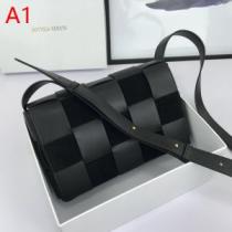 レディースバッグ 【2026春夏】最新コレクション ボッテガ ヴェネタ BOTTEGA VENETA 着回し力も抜群です！多色選択可 夏キレ味をプラス