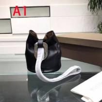 多色選択可 特に夏は人気アイテム ボッテガ ヴェネタ BOTTEGA VENETA 暑い今こそ活躍させたい！ レディースバッグ 今年流大人っぽさ