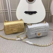 夏らしい抜け感を演出し CH CH おすすめな大人のトレンド  レデ...