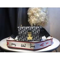 ぜひ今年のトレンドをチェック ディオール DIOR ちょっと大人の印象 レディースバッグ 2026年春夏流行ファッション