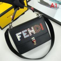 スタイルUPして着こなす フェンディおしゃれな大人の着こなし FENDI  レディースバッグ 2026年春夏のトレンドアイテム 多色選択可
