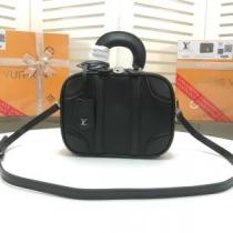 トレンド感があって涼しげ ルイ ヴィトン 夏ファッションのおすすめ LOUIS VUITTON 2026年夏の一押しファッションアイテム レディースバッグ 2色選択可