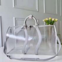 季節感をプラス人気商品 ルイ ヴィトン LOUIS VUITTON 今から夏まで活躍する 大人のこなれた着こなし レディースバッグ 大人の余裕が漂う