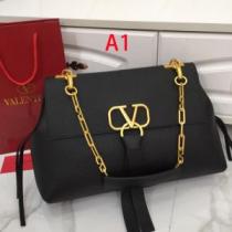 大人カジュアル夏ファッション2026ヴァレンティノ VALENTINO 大人の可愛さを引き立て 多色選択可 レディースバッグ