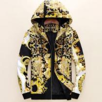 春夏のトレンドアイテム ヴェルサーチVERSACE ブルゾン 2026春夏の大注...