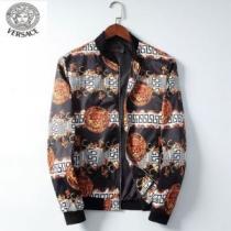 ヴェルサーチVERSACE ブルゾン 2026春夏のトレンド新商品 一押し注目ブ...