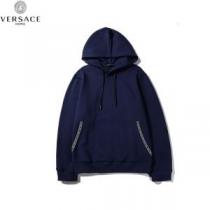 ヴェルサーチVERSACE パーカー 【2026春夏】最新コレクション 春夏！大...