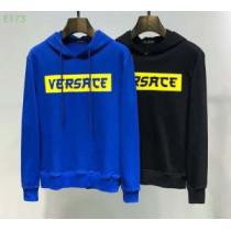 2色可選 パーカー  ヴェルサーチVERSACE 【2026春夏】最新コレクショ...