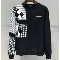 ヴェルサーチVERSACE プルオーバーパーカー 今期のトレンド定番アイテム 2...