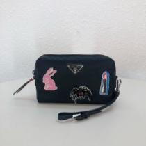 季節をまたい新作アイテム ハンドバッグ  レディースバッグ プラダ PRADA 2026即旬な装いに きちんと感が抜群