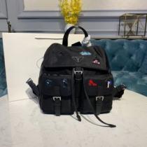 レディースバッグ 2026年春夏流行ファッション プラダ PRADA リュック ちょっと大人の印象 ファッションにトレンド