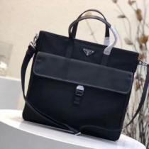夏ファッションのおすすめ  プラダ ブラッシュアップして華やかに PRADA 2026年夏の一押しファッションアイテム レディースバッグ
