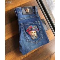 ブランドの話題の新作も！ ヴェルサーチ VERSACE ジーパン パンツ 《20...