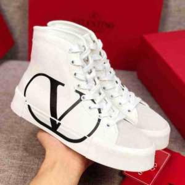 ランニングシューズ 今年注目な新品セール ヴァレンティノ2026秋冬最重要アイテム  VALENTINO 男女兼用 秋冬とれんど新品目立ち