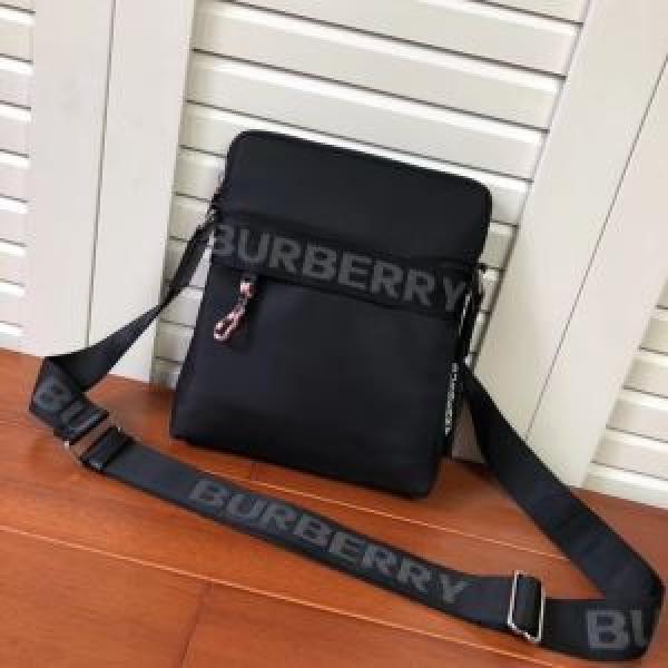 ミニバッグ　大人気のブランド安い買い物　バーバリー2026秋冬の人気アイテムセール BURBERRY　今季も取り入れやすいコーデ