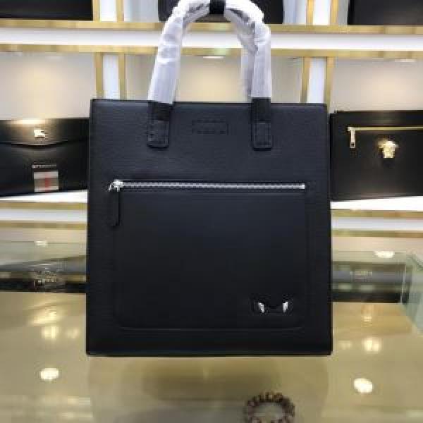 ゆったりきれいめスタイル新品　フェンディ 2026年秋冬のトレンドをカッコ良く押さえ　FENDI ハンドバッグ　絶対に押さえておきたい人気色