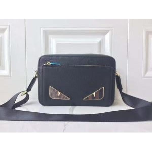 今季も取り入れやすいコーデ　フェンディ 秋冬トレンドを押さえたコーデスタイル　FENDI 人気高い新作おすすめ2026トレンドミニバッグ