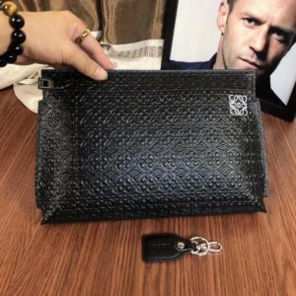 毎日はちょっとイイ秋冬新品 ロエベ LOEWE  ファッショントレンドを早速チェック ポーチ  2026秋冬流行ファション