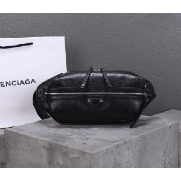 ウエストバック 2026秋冬トレンド押さえておきたい バレンシアガ 秋にこれがはやりそう BALENCIAGA 注目の秋ファッション一番