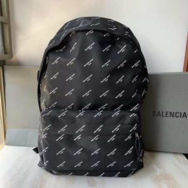 おしゃれさんはいち早く取り バレンシアガ リュック 今シーズン注目のアイテム  BALENCIAGA 2026秋、イチオシ上品