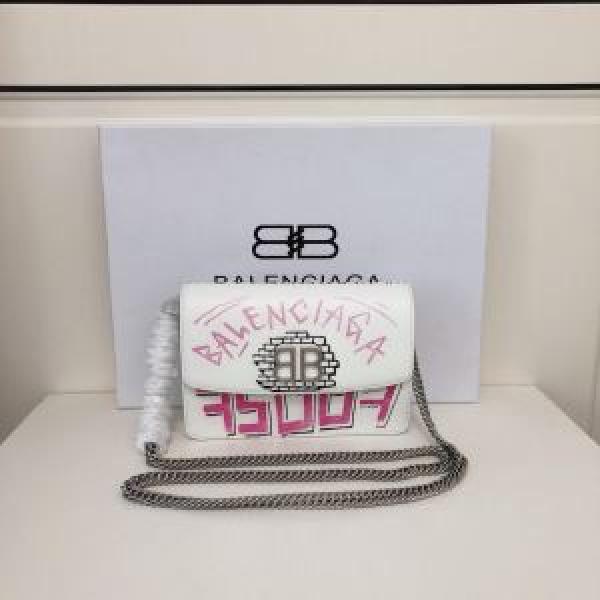 ミニバッグ秋冬にお世話になる定番  バレンシアガ優しいのに存在感  BALENCIAGA 【最新】2026年秋冬のトレンド速報