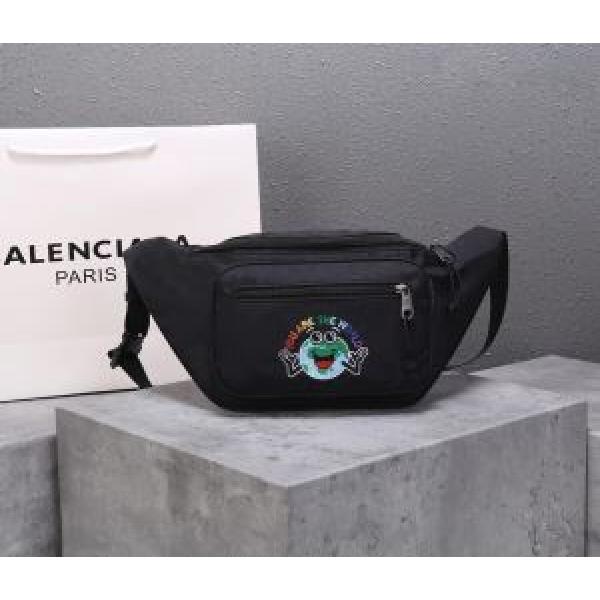 ウエストポーチ 2026年秋冬に欠かせない バレンシアガおススメの秋冬アイテムをCHECK  BALENCIAGA おしゃれでおすすめ今季トレンド