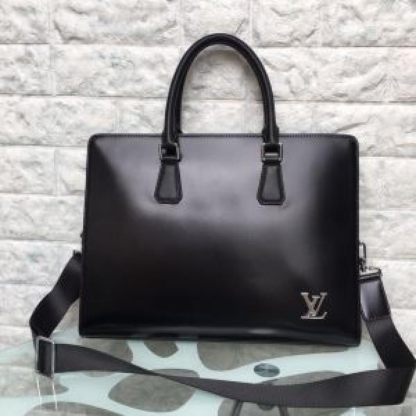 秋冬コーデと相性がいい ルイ ヴィトン おしゃれなファッションコーデ LOUIS VUITTON ハンドバッグ 【最新】2026年秋冬のトレンド速報