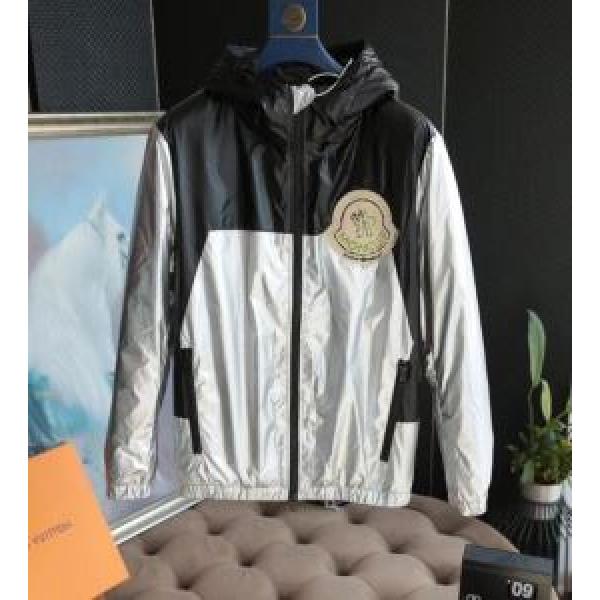 2026年秋冬コレクションを展開中 MONCLER ダウンジャケット 極上の暖かさと軽さ モンクレール 軽量ジャケット 2色可選