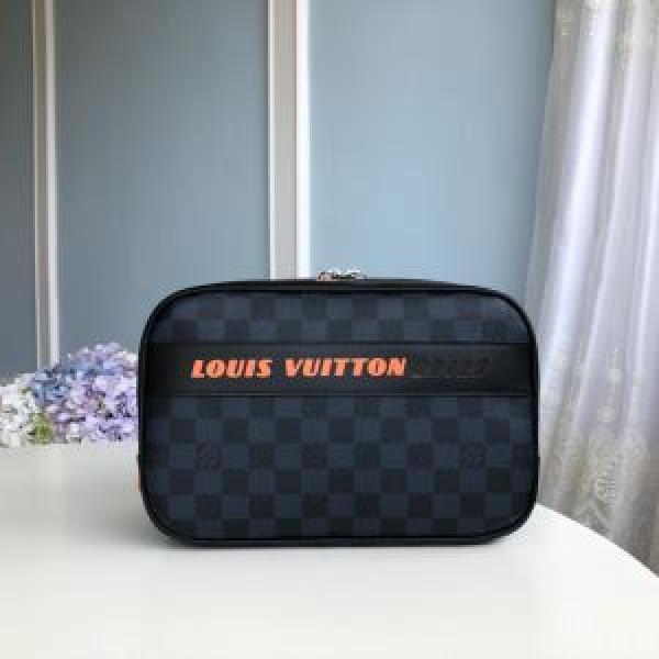秋ファションのトレンド ルイ ヴィトン 一番おしゃれ秋冬トレンド LOUIS VUITTON 2026秋に注目したい ポーチ おしゃれさんはいち早く取り