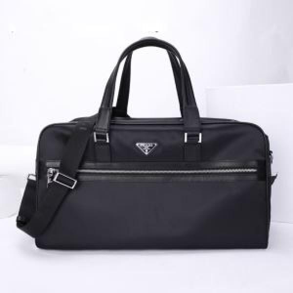 プラダ 今年の流行りファション PRADA 最新秋冬トレンドをチェック！2026-20秋冬 ハンドバッグ 絶対おさえるべきカラーと最新