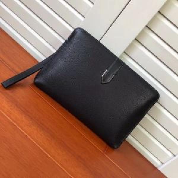 PRADA 機能性が良くブランド新品 プラダ 2026-2026秋冬のファッション 今季トレンド新作はこれ ポーチ 秋冬に大注目のカラー