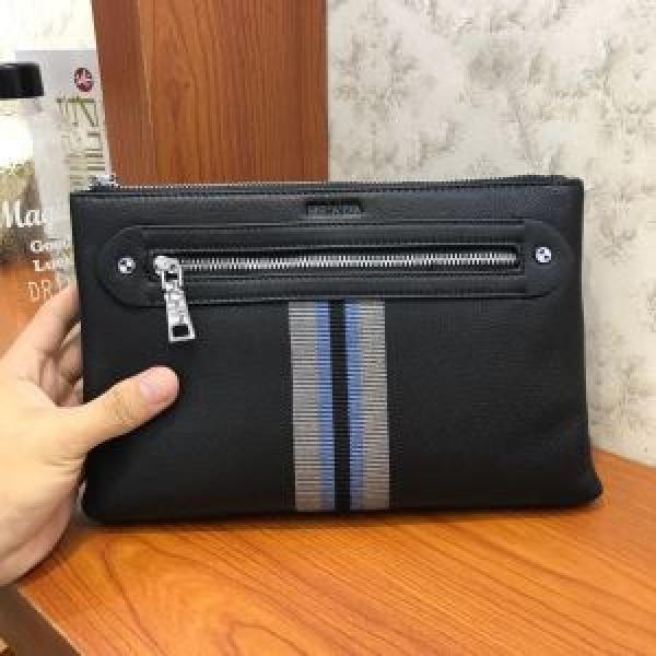 ポーチ  お洒落で秋冬注目トレンド プラダ 更にトレンドが急上昇中 PRADA  【2026秋冬】の注目トレンド