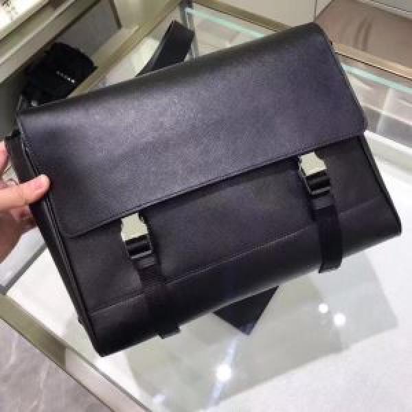 秋にこれがはやりそう プラダ PRADA 注目の秋ファッション一番 ハンドバッグ 2026秋冬トレンド押さえておきたい